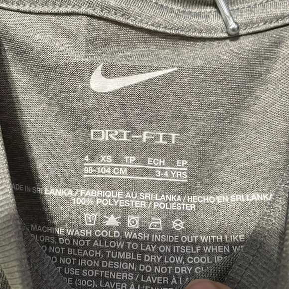 Nike - Picture 4 of 4